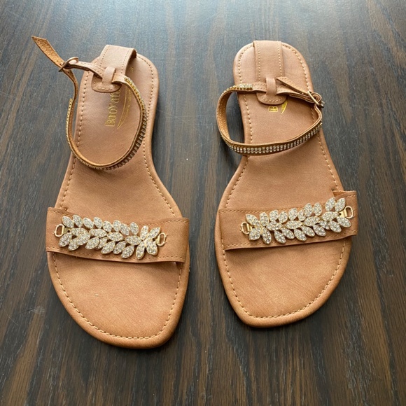 Women's Leatherette Flat Heel Peep Toe - Picture 2 of 6